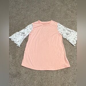 Women’s top. Perfect for spring/early summer